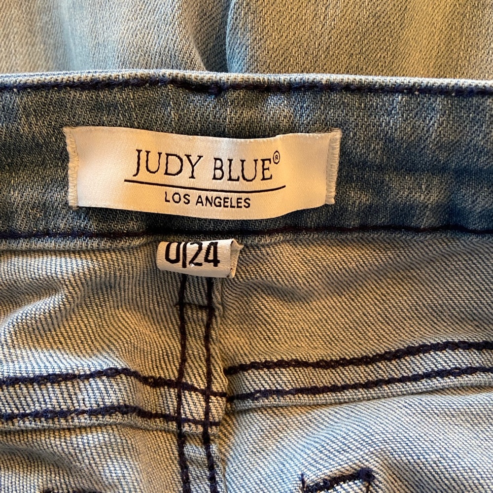 Judy Blue Light Wash Ankle Jeans - Picture 4 of 8